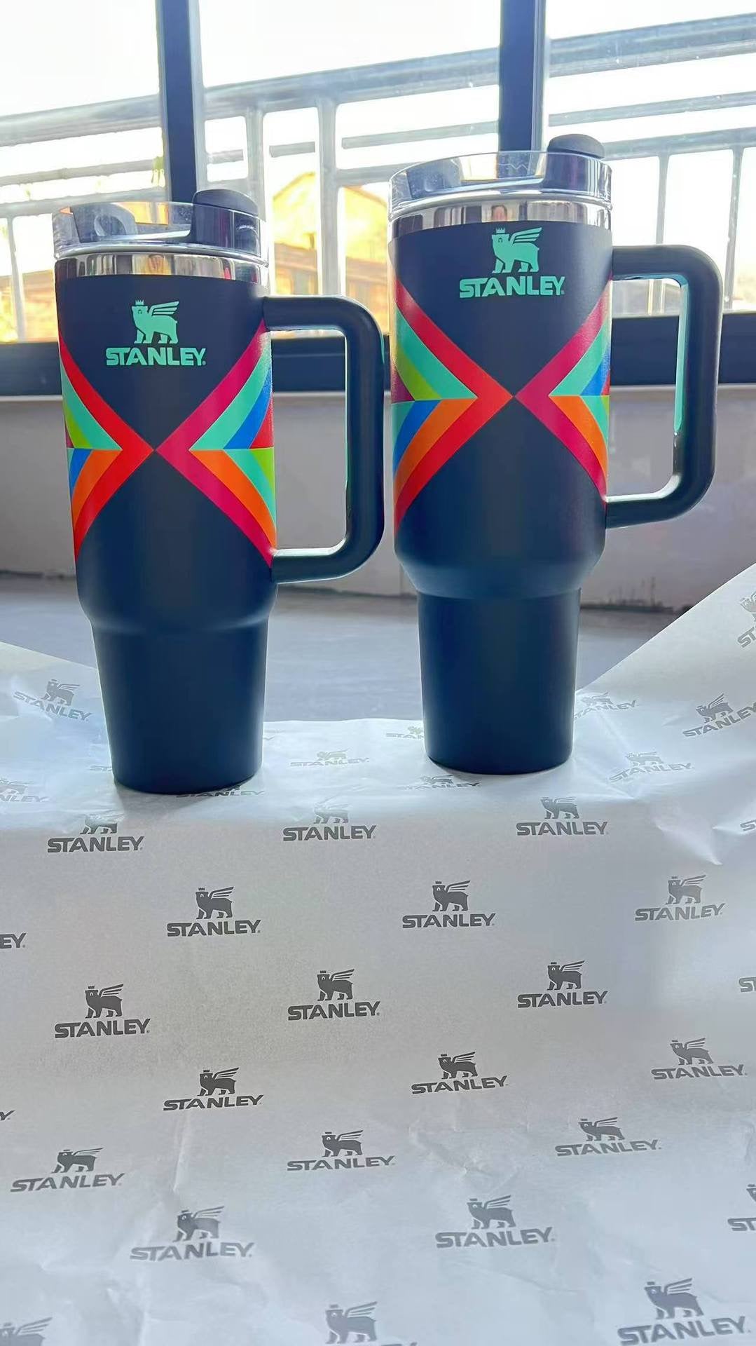 Stanley The Quencher H2.O Tumbler Black Hyper Geometric