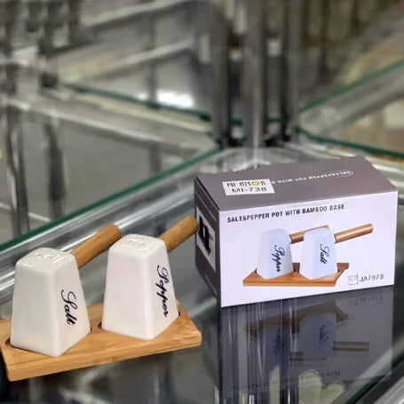 SALT&PEPPER POT WITH BAMBOO BASE